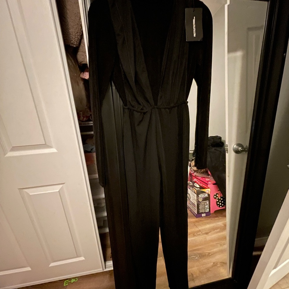 PrettyLittleThing Black Long-Sleeve Plunge Jumpsuit with Waist Tie